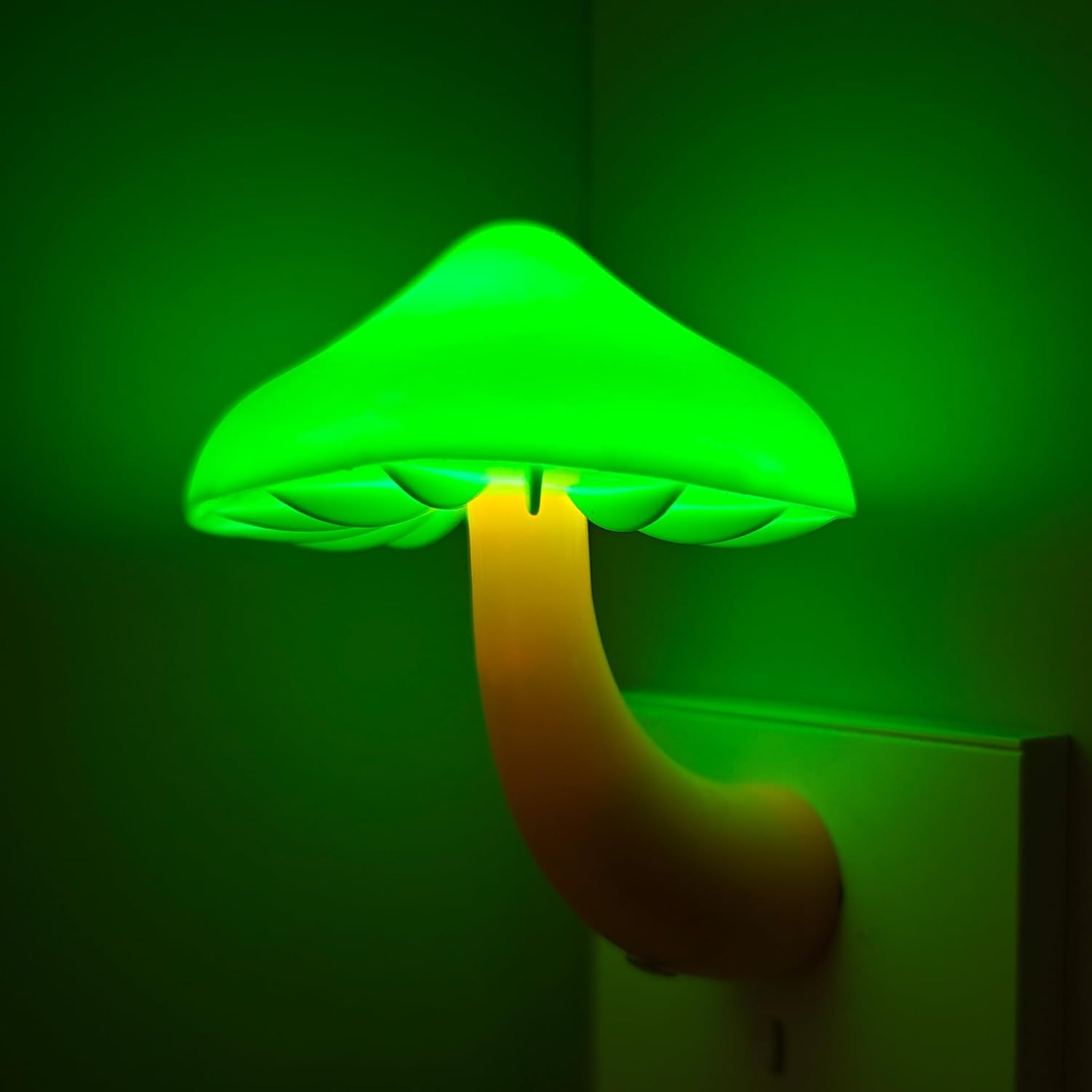 APAKI LED Mushroom Night Light Plug in Lamp, Light Sensor Night Lights Plug into Wall, Dusk to Dawn Sensor Night Light for Adults Ki…