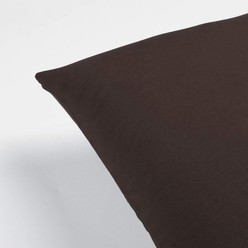 FLXXIE Pillow Cases Queen, Soft Microfiber Pillow Covers with Envelope Closure, Wrinkle Resistant Pillowcases, 2 Piece Set, Dark Brown