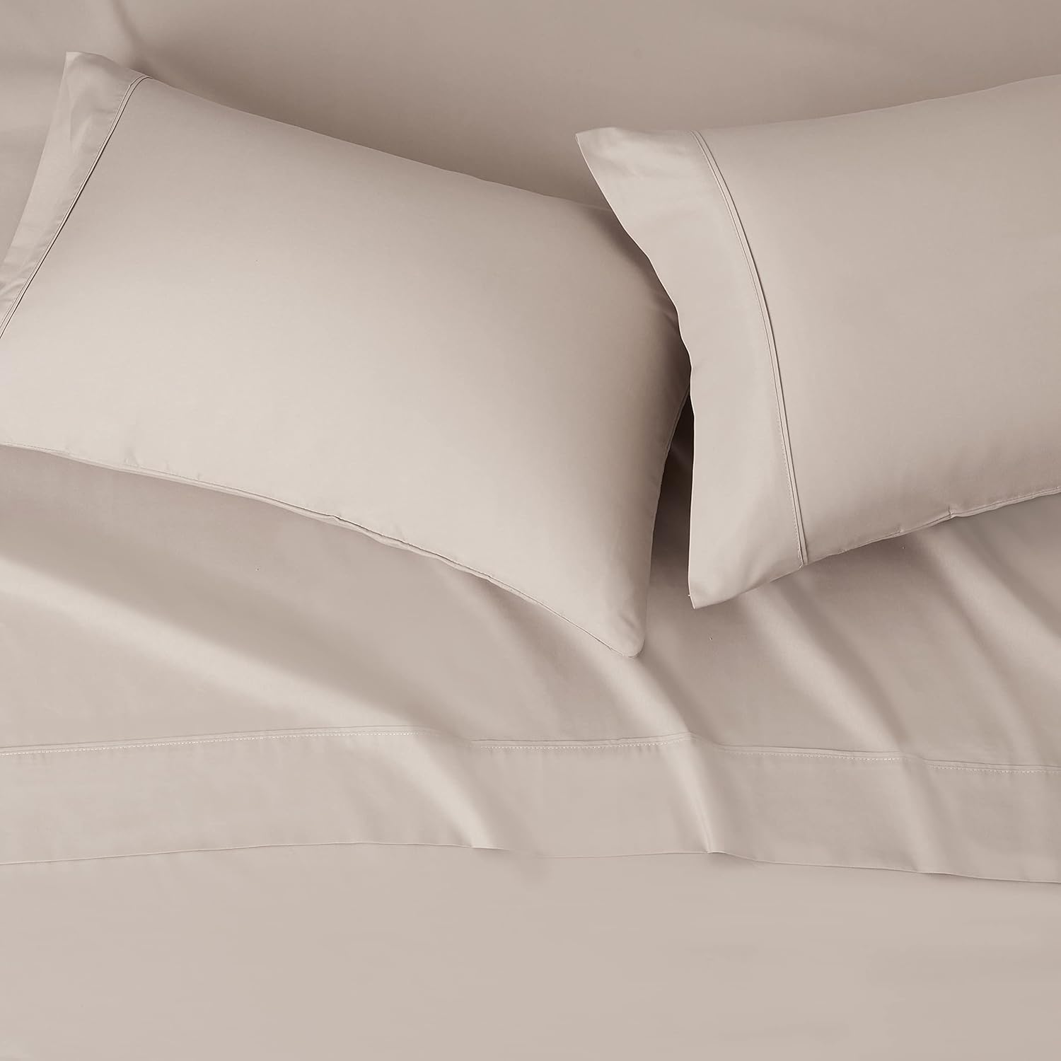 AmazonBasics Amazon Basics Lightweight Super Soft Cooling, Breathable Wrinkle Resistant Brushed Microfiber 4-Piece Sheet Set with 14-Inch D…