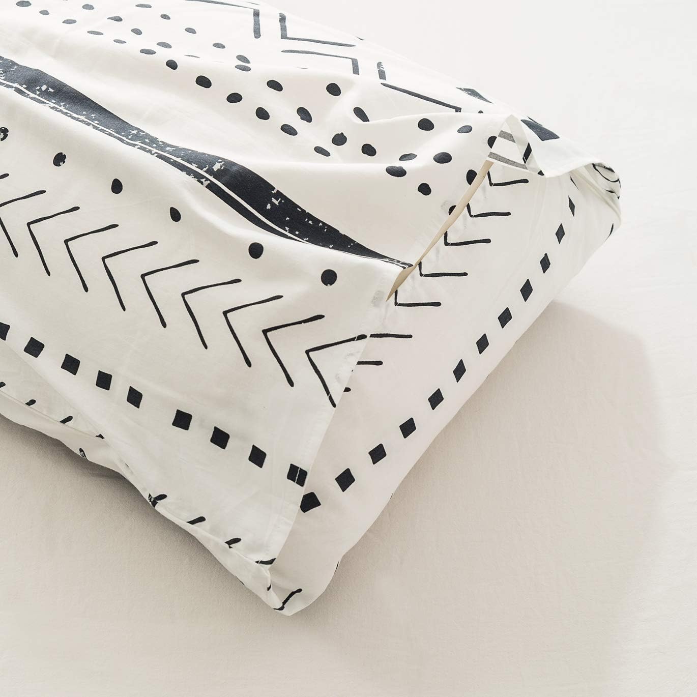 Susybao 100% Cotton Pillowcases King Size Set of 2 White Aztec Geometric Print Bed Pillow Covers Envelope Closure End Pillow Encasement Hom…