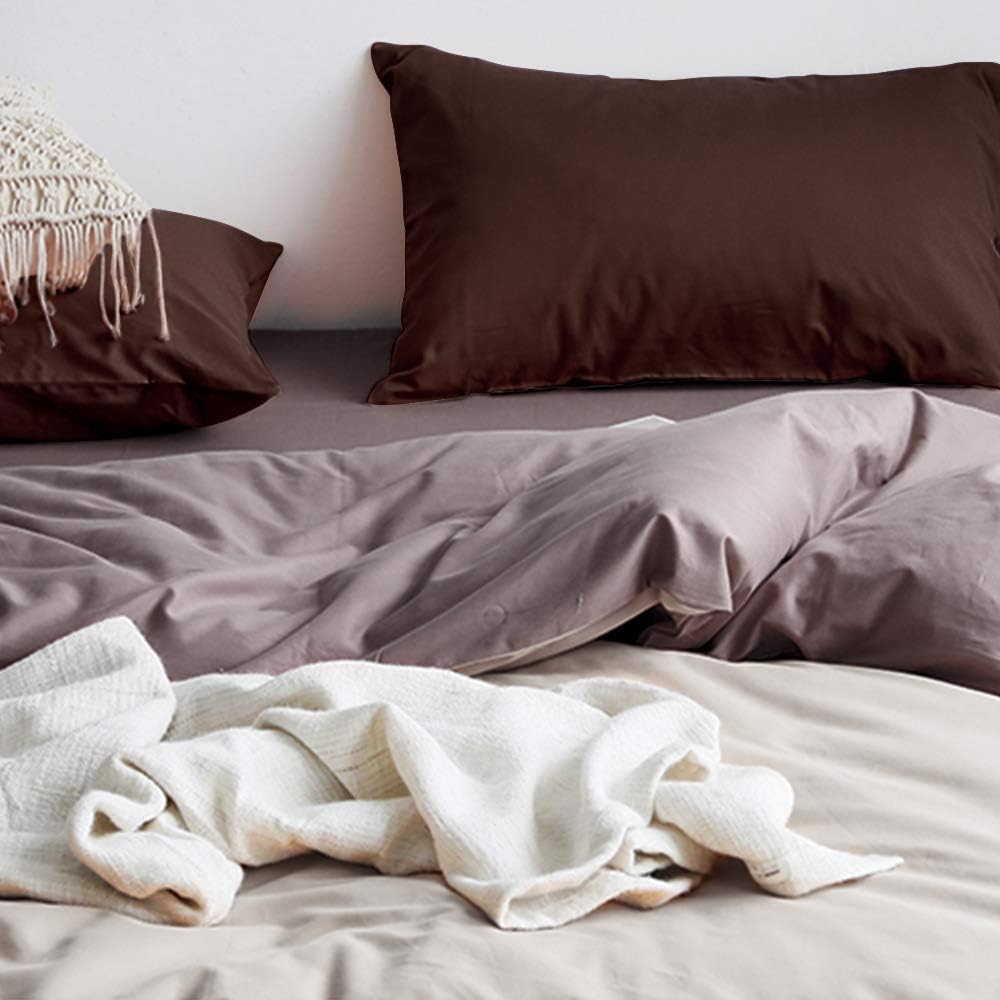 FLXXIE Pillow Cases Queen, Soft Microfiber Pillow Covers with Envelope Closure, Wrinkle Resistant Pillowcases, 2 Piece Set, Dark Brown