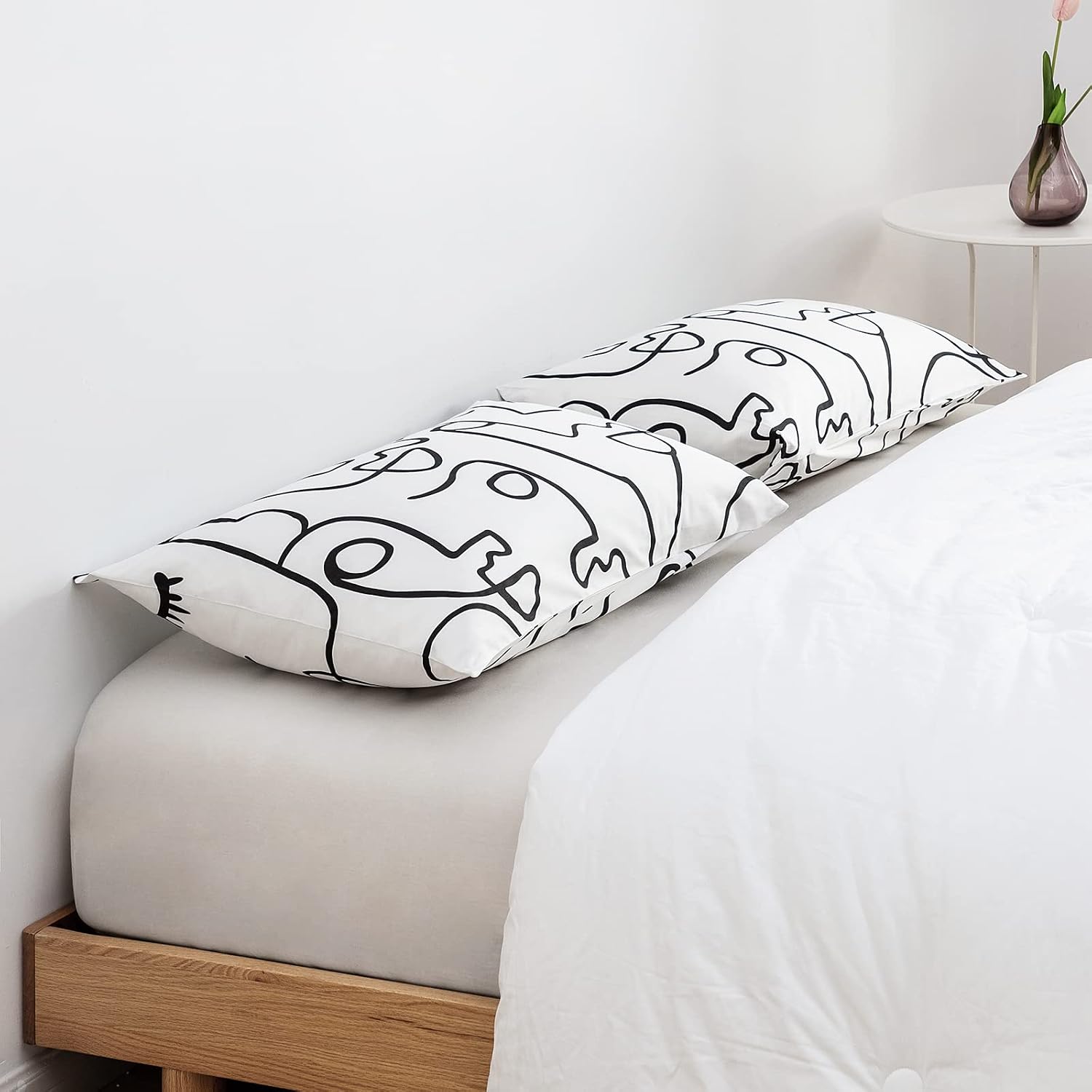 YuHeGuoJi Black White Pillow Cases Set of 2 Queen 100% Cotton Geometric Face Print Pillow Covers Decorative Abstract Artistic Striped Pillo…
