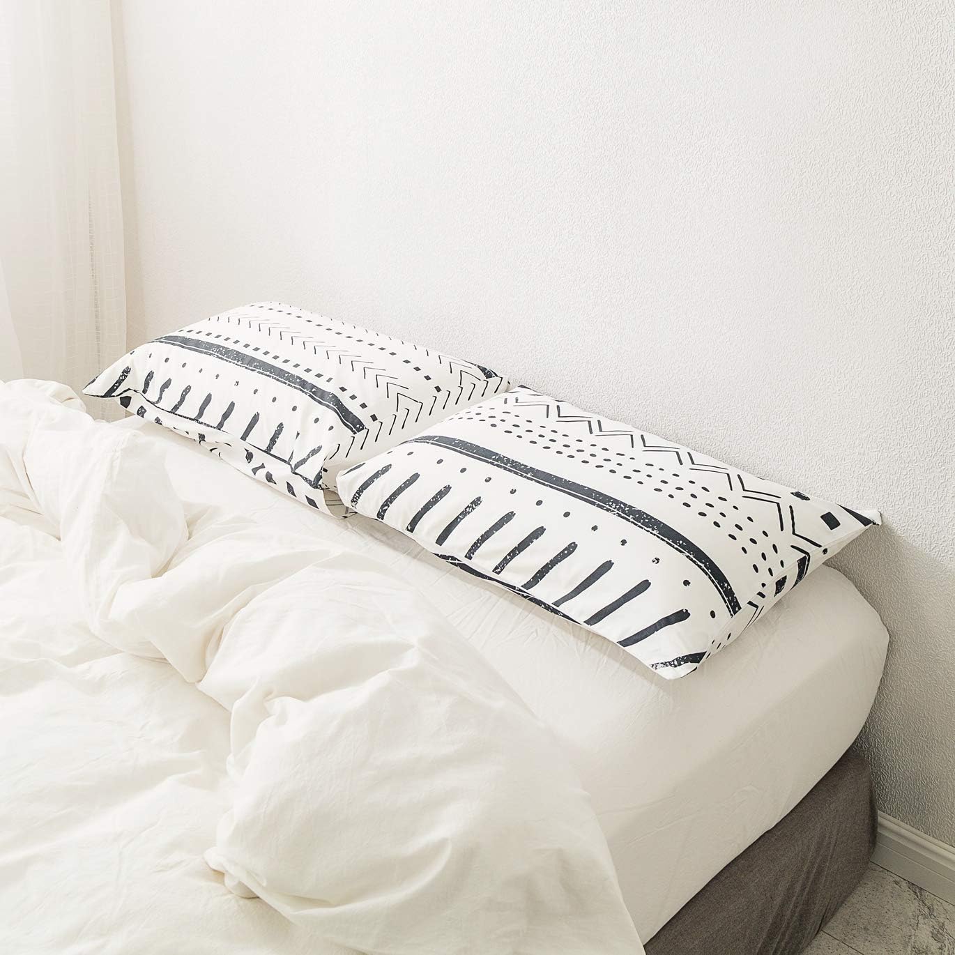 Susybao 100% Cotton Pillowcases King Size Set of 2 White Aztec Geometric Print Bed Pillow Covers Envelope Closure End Pillow Encasement Hom…
