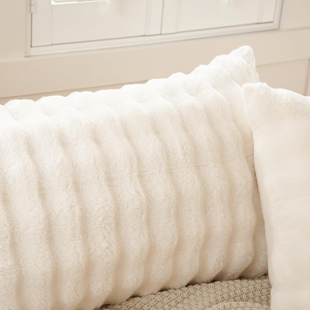 Uhamho Set of 2 Faux Fur Pillowcases, Luxury Bubble Waffle Carved Plush King Size Pillow Shams Soft and Furry, Zipper Closure (Beige, 20"x3…