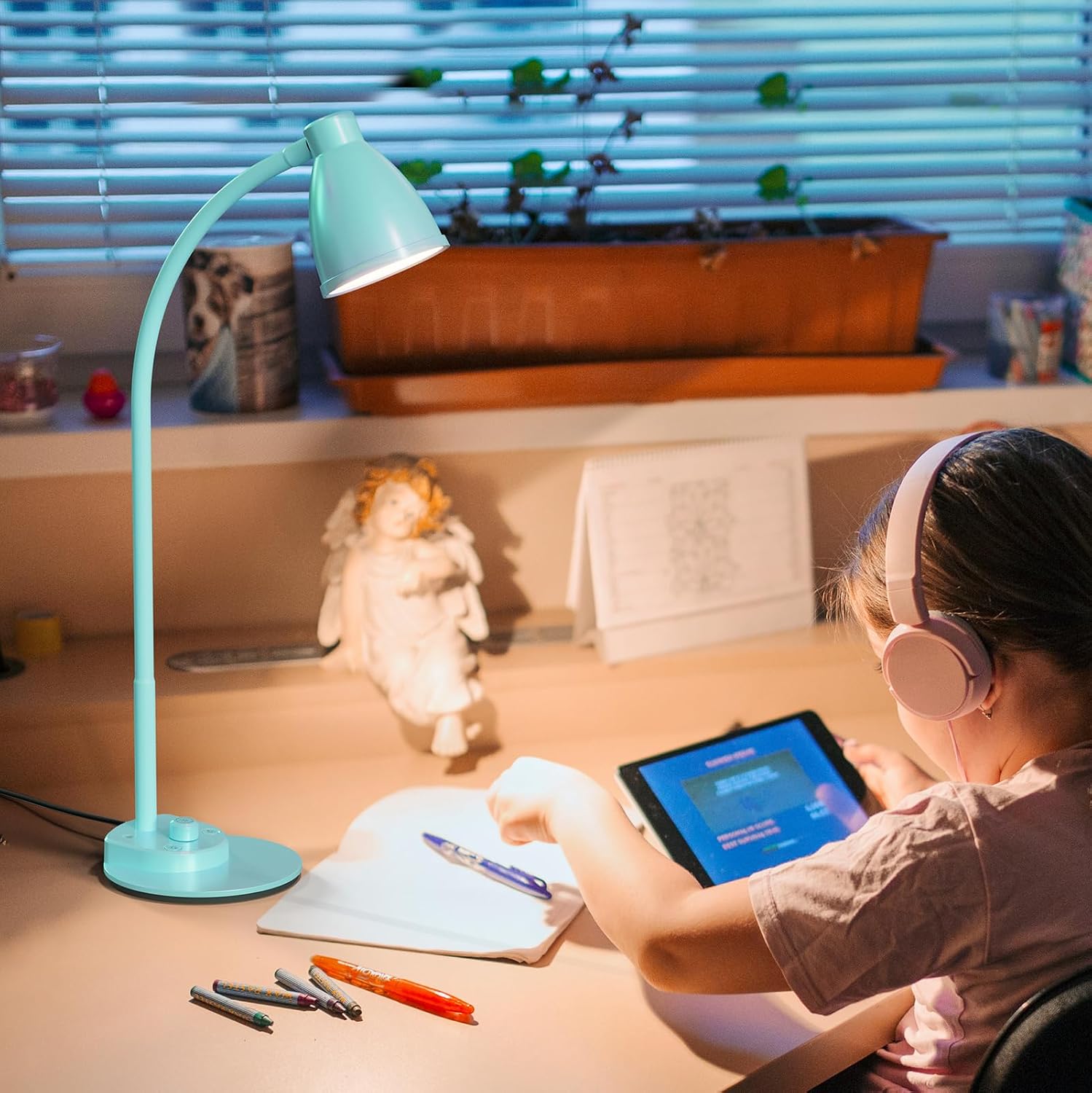BOHON LED Desk Lamp with USB Charging Port, 3 Color Modes Fully Dimmable Reading Lamp, Auto Dimming Task Lamp, Flexible Neck Table Light…