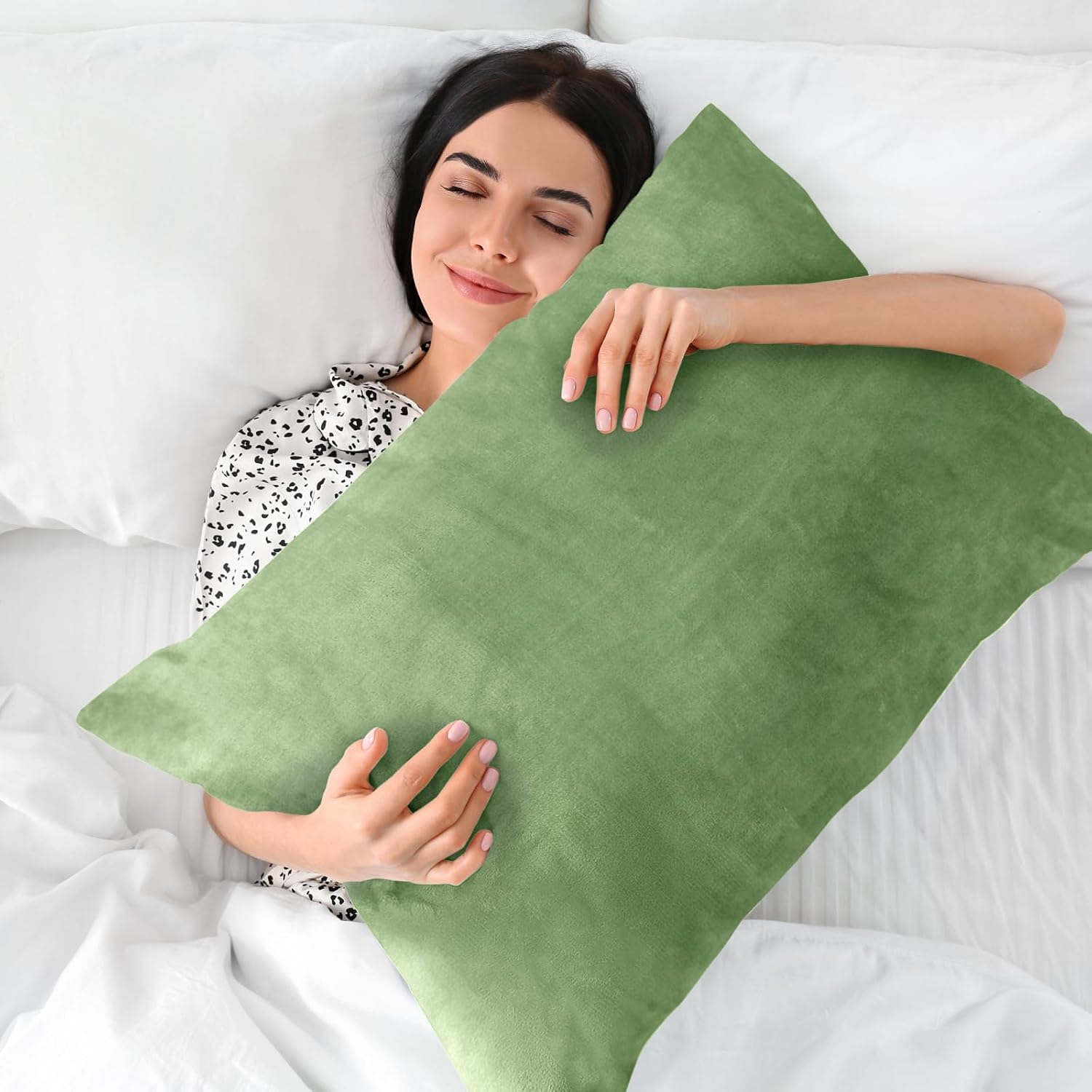 Bedelite Flannel Pillow Cases Queen Size Set of 2, Super Soft Fleece Pillowcases with Zipper for Bedroom, Sofa, Couch, Luxury Cozy Velvet Pi…