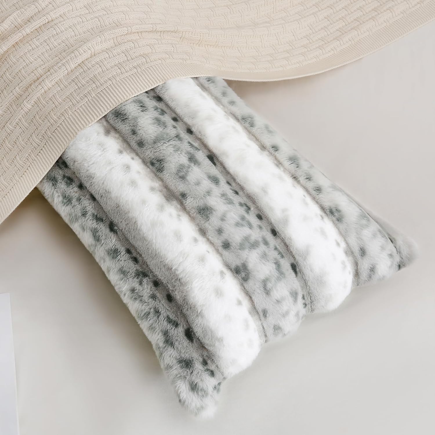 Chumerry Fuzzy Faux Fur Pillow Case Plush Shaggy Pillow Cover Plaid Check Texture Extra Soft Fluffy Faux Rabbit Fur Fabric Green Decorative…