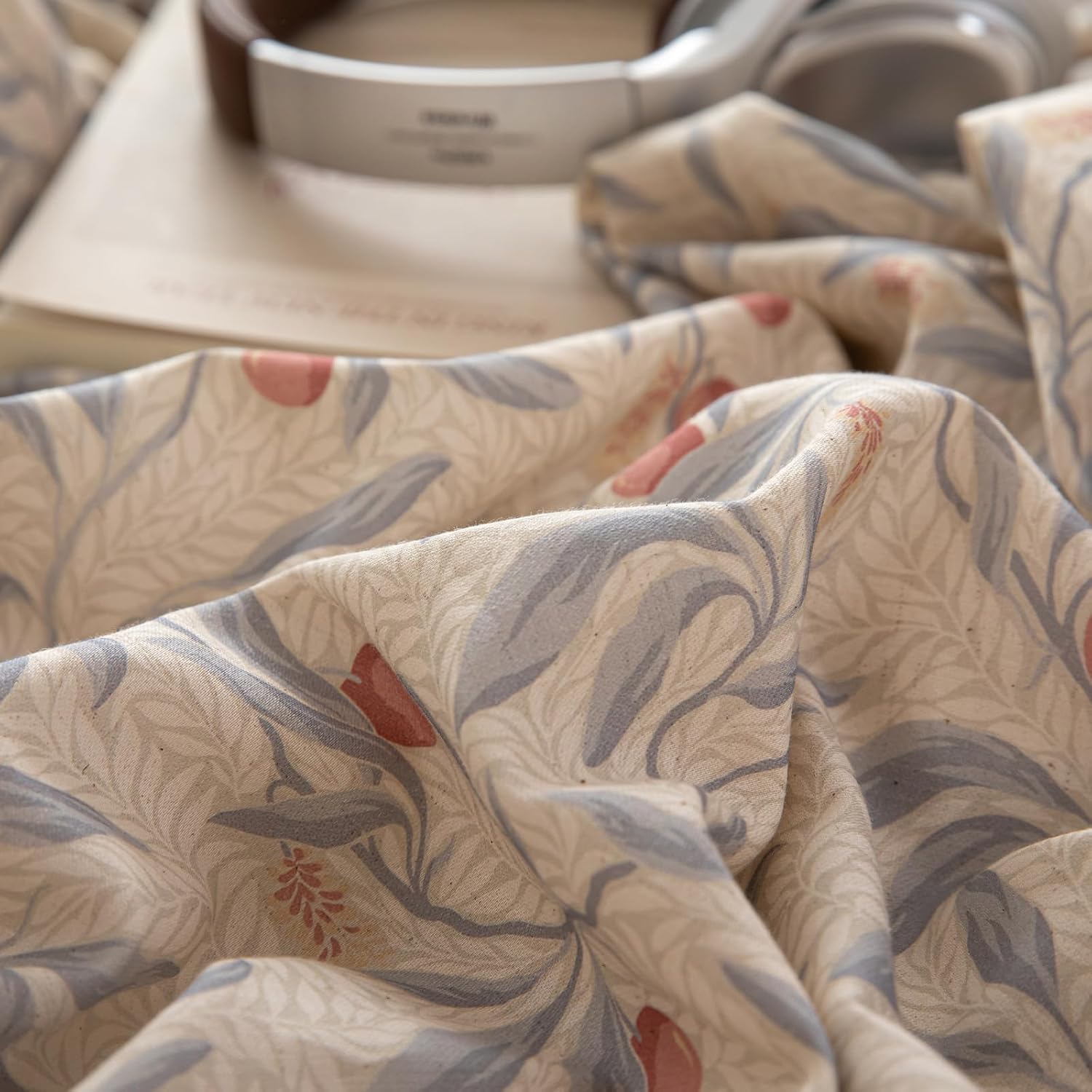 mixinni Cotton Linen Floral Duvet Cover Set, Vintage Botanical Print Comforter Cover with Wooden Buttons, Soft Breathable Blue Red Floral Bo…