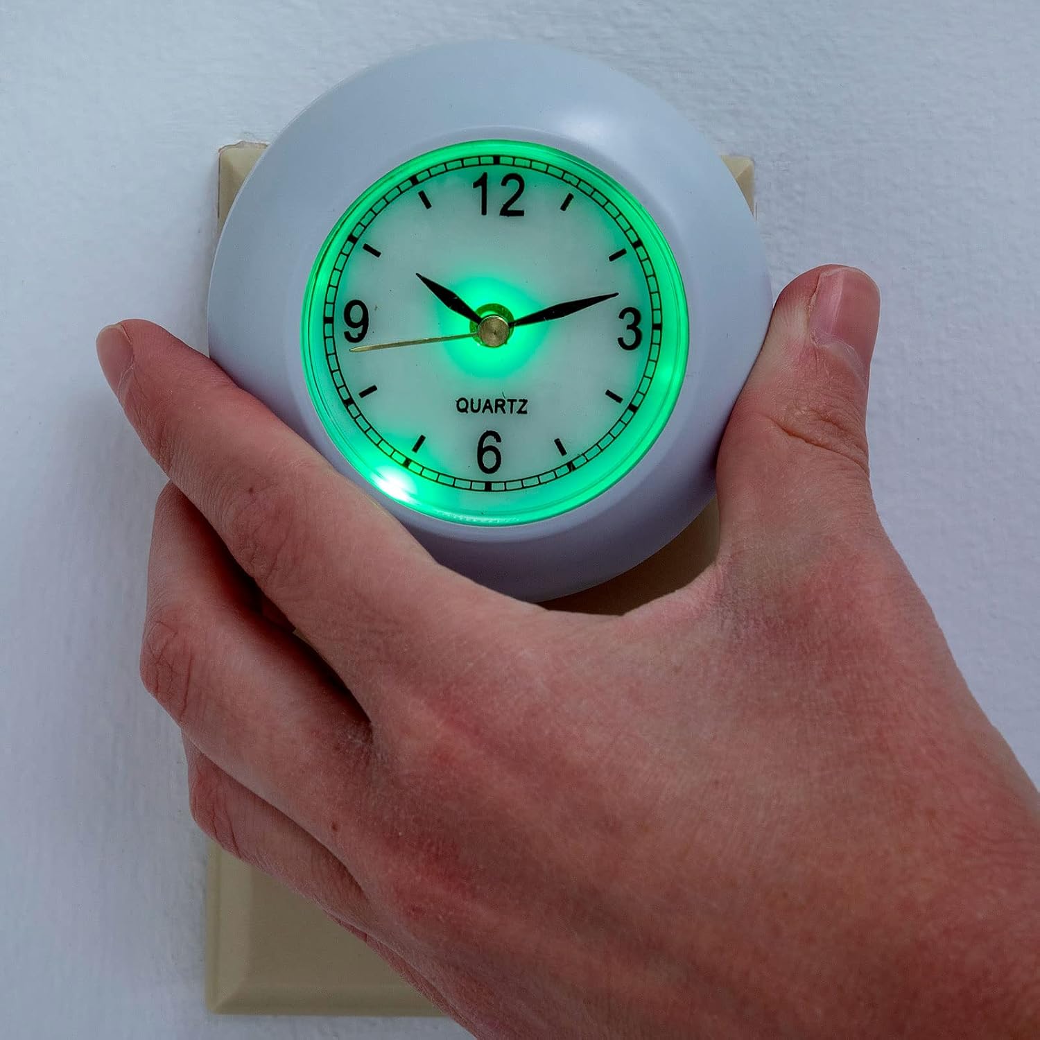 Bits and Pieces Plug in Night Light with Clock - Glow in The Dark, Bathroom Night Light, Battery Backup, Energy Efficient, 3" Analog…