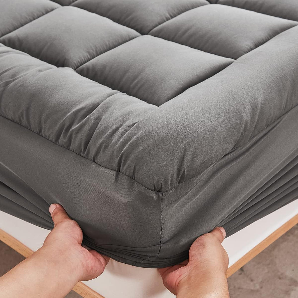 Mattress Pad Cover with Stretches to 18” Deep Pocket Fits Up to 8”-21” Cooling Bed Topper, Soft and Breathable Mattress Protector Cover…