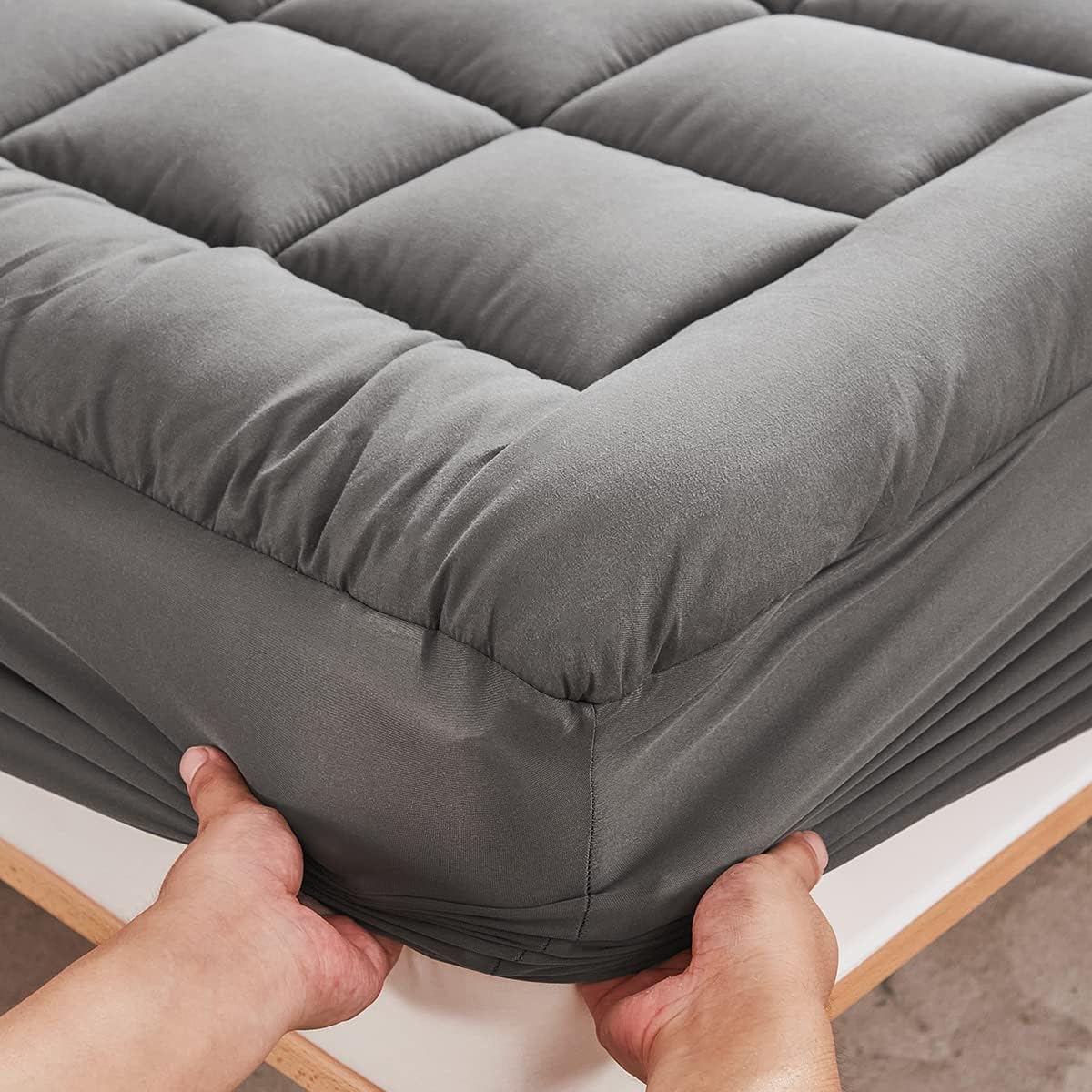 Mattress Pad Cover with Stretches to 18” Deep Pocket Fits Up to 8”-21” Cooling Bed Topper, Soft and Breathable Mattress Protector Cover…