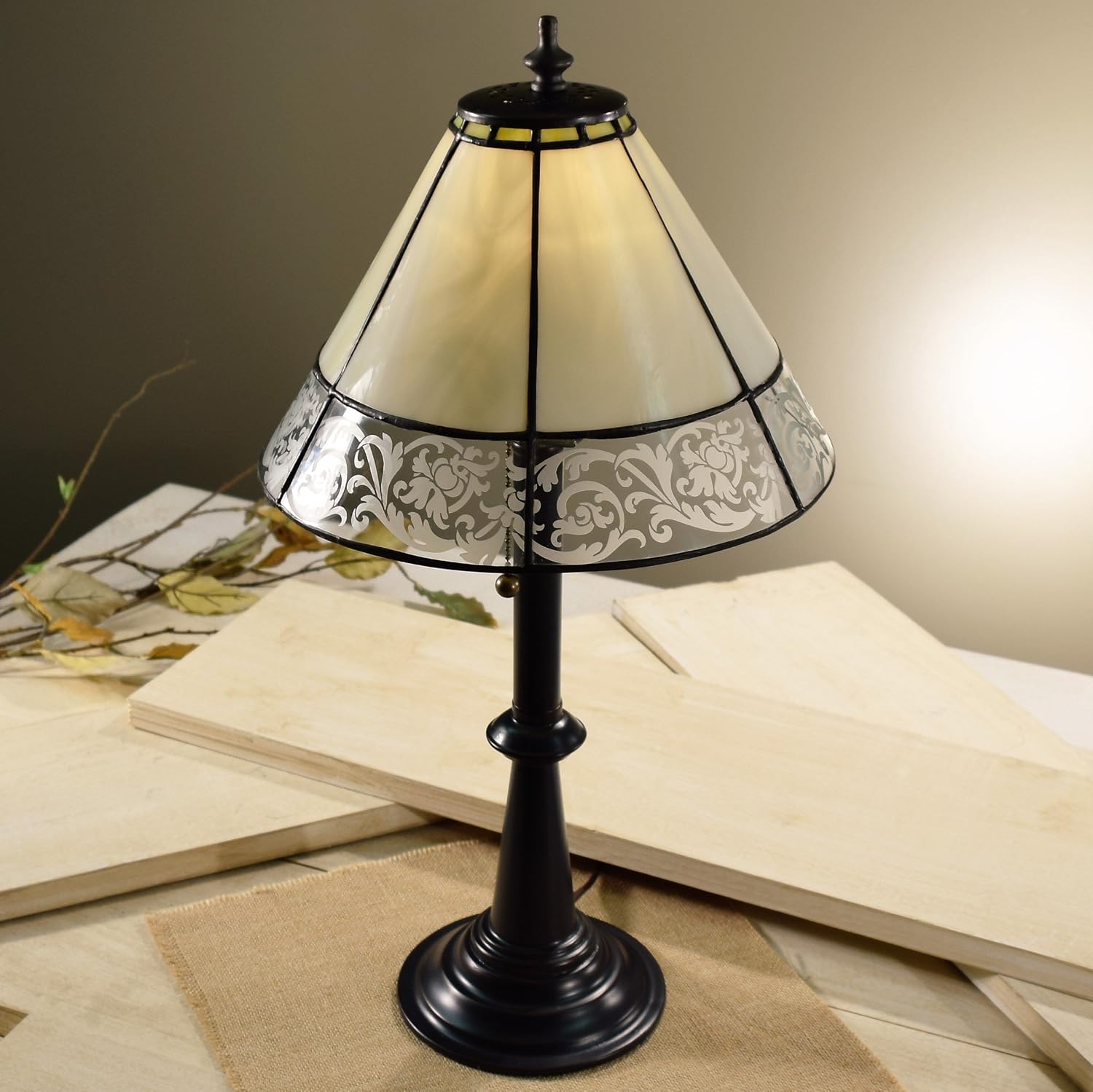 J Devlin Glass Art Lam 639 TB Tiffany Stained Glass Table Lamp Curved Ivory Opal with Etching Dresser Bedside Accent Lighting