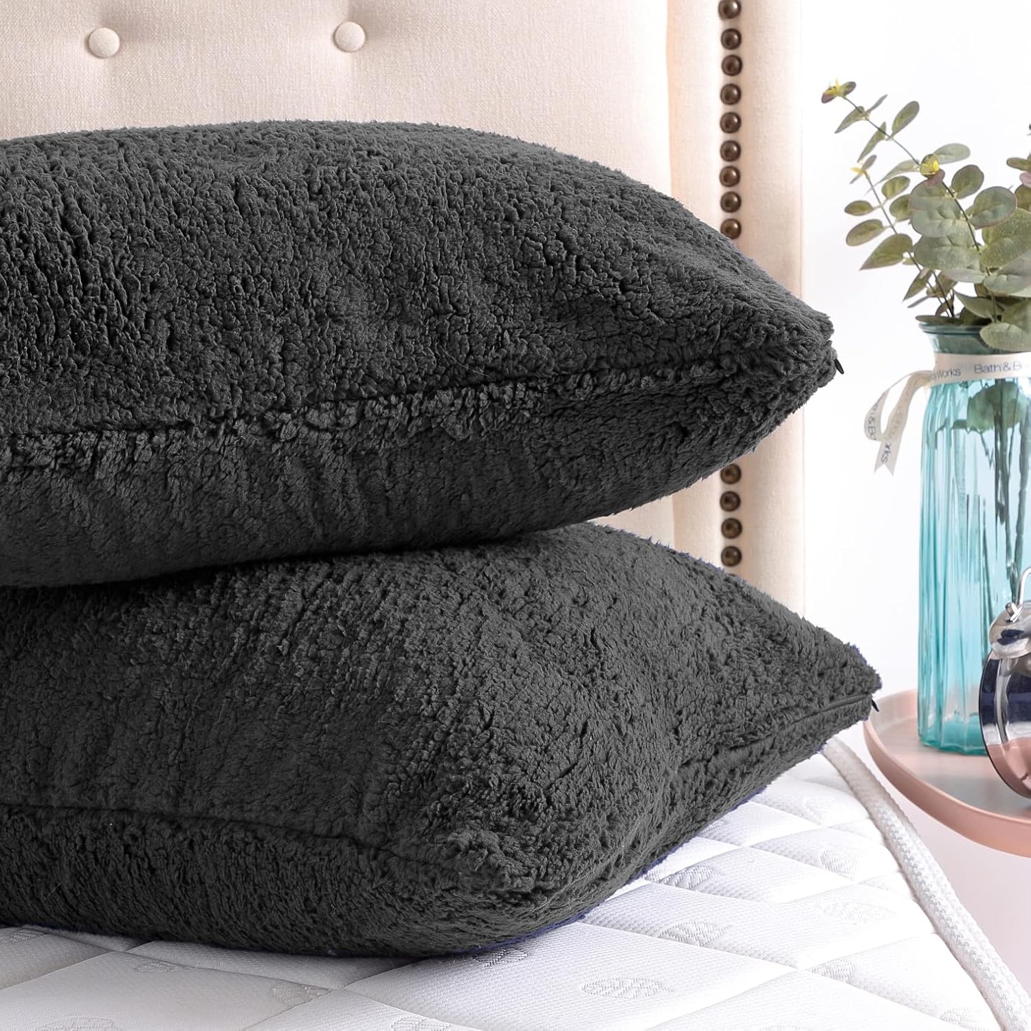 Reafort Ultra Soft Sherpa Pillowcases Set of 2 – Fluffy Cozy Fleece Standard 20" x 26", Warm Plush Covers with Smooth Zipper, Machine Washa…