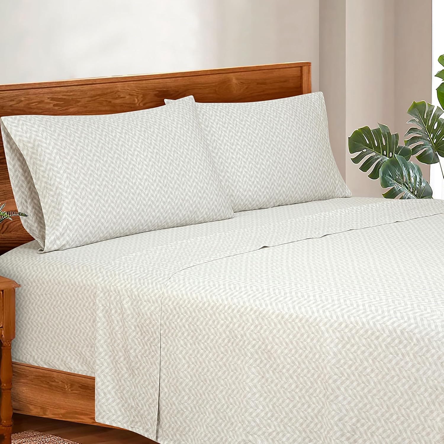 Royalelinens Royale Linens 300 Thread Count 100% Long Staple Combed Cotton Sheet Set - 4 Piece Full Bed Sheets - 1 Fitted, 1 Flat, 2 Pillow…