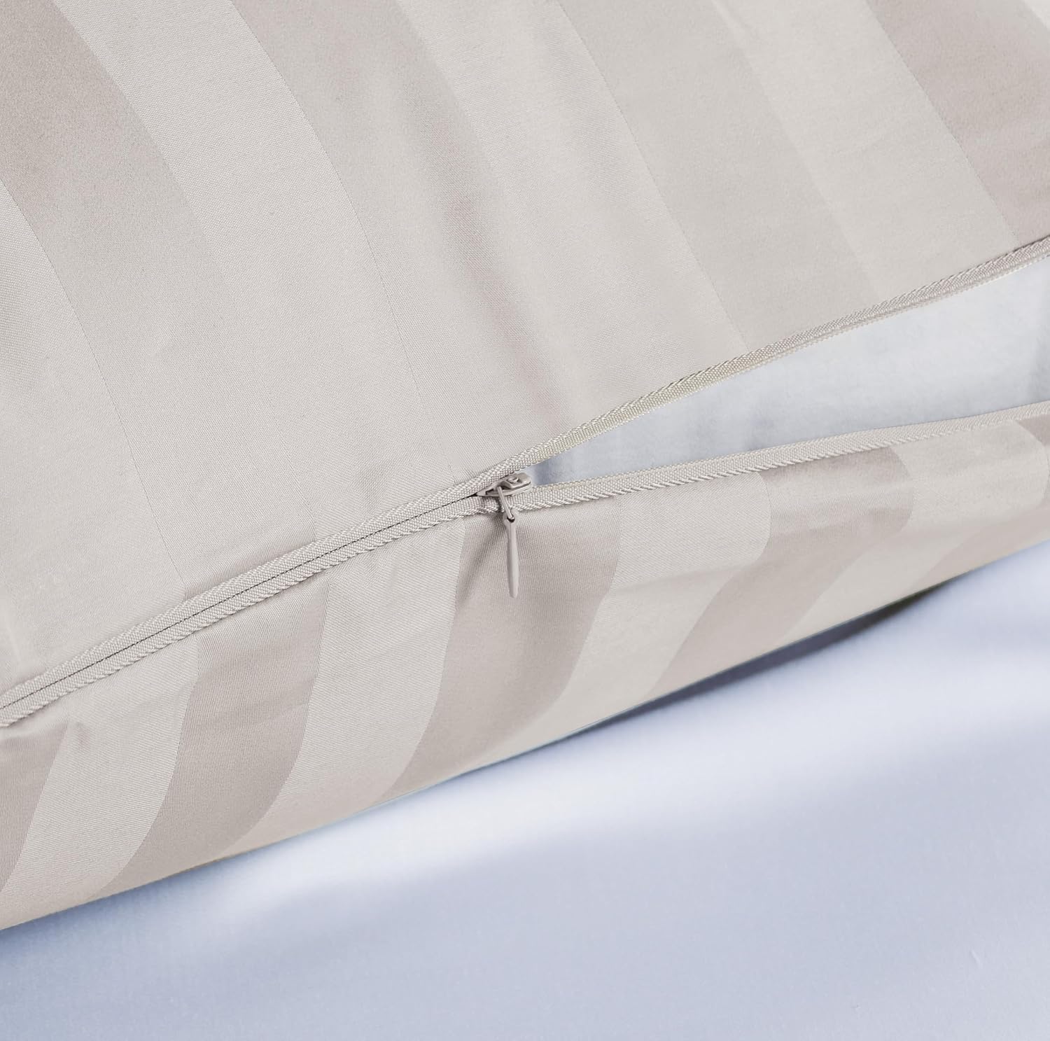 ShunjieHome 100% Egyptian Cotton Pillow Protectors Set of 4, 600 Thread Count Bed Pillow Cases with Zipper, Sateen Weave Cooling Pillow Cas…