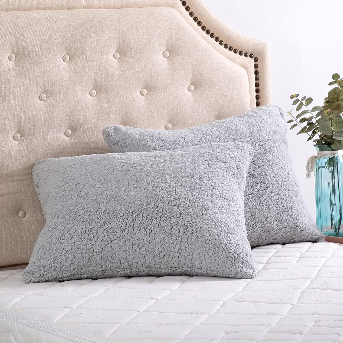 Reafort Ultra Soft Sherpa Pillowcases Set of 2 – Fluffy Cozy Fleece Standard 20" x 26", Warm Plush Covers with Smooth Zipper, Machine Washa…