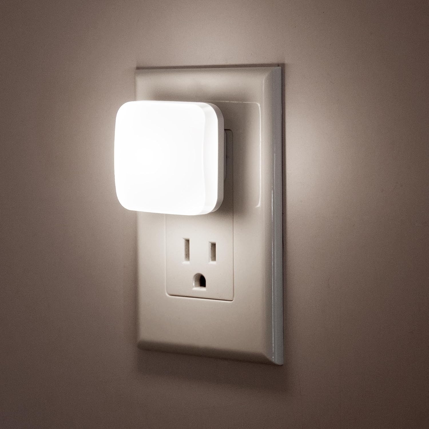 LED Night Lights Plug into Wall, Nightlights With Light Sensor Dusk to Dawn, 0.3W Square Plug in Night Light for Kids, 5000K Cool White…