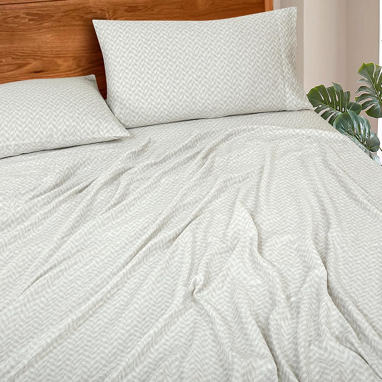 Royalelinens Royale Linens 300 Thread Count 100% Long Staple Combed Cotton Sheet Set - 4 Piece Full Bed Sheets - 1 Fitted, 1 Flat, 2 Pillow…