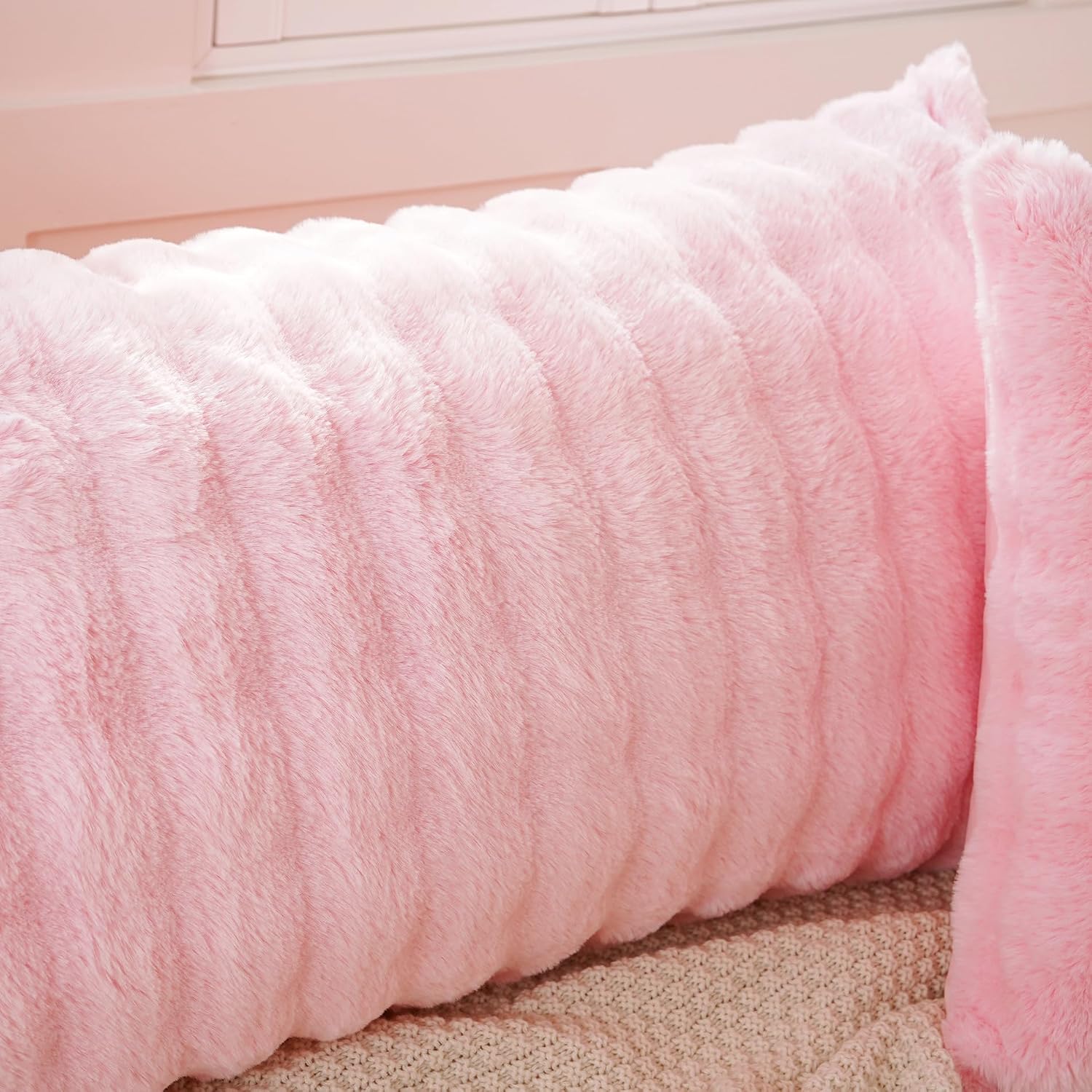 Uhamho Set of 2 Faux Fur Pillowcases, Luxury Bubble Waffle Carved Plush Standard Size Pillow Shams Soft and Furry, Zipper Closure (Pink, 20…