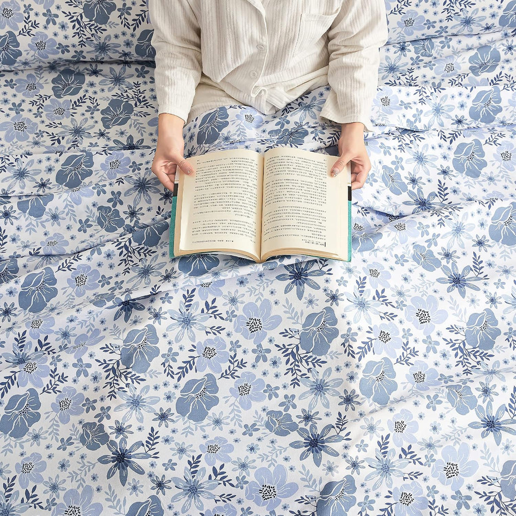 mooreeke Full Size Sheets Set - 4 Piece Soft Breathable Microfiber Bed Sheet Set - Blue & White Flower Pattern Sheet Set Full - Deep Pocket…