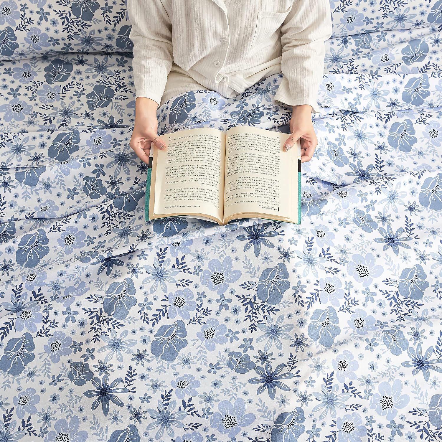 mooreeke King Size Sheets Set - 4 Piece Soft Breathable Microfiber Bed Sheet Set - Blue & White Flower Pattern Sheet Set King - Deep Pocket…