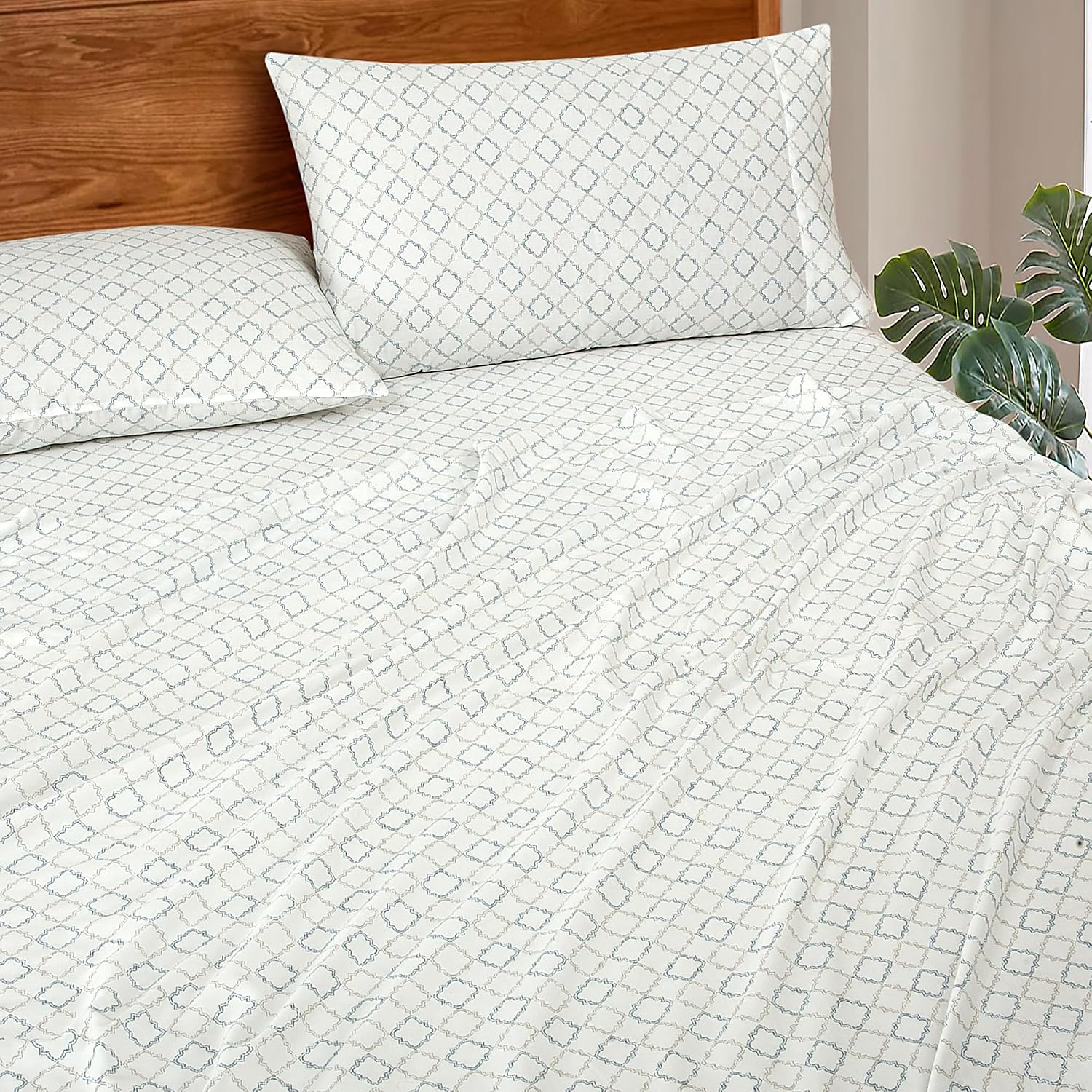 Royalelinens ROYALE LINENS 300 Thread Count 100% Long Staple Combed Cotton Sheet Set - 4 Piece Queen Bed Sheets - 1 Fitted, 1 Flat & 2 Pill…