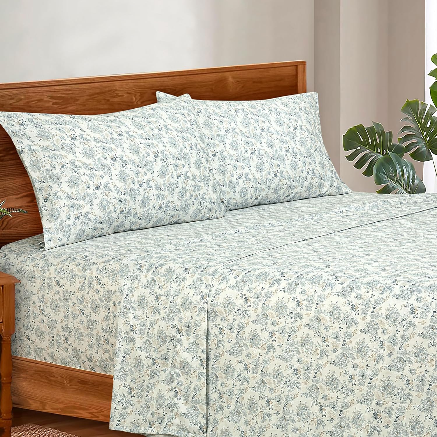 Royalelinens ROYALE LINENS 300 Thread Count 100% Long Staple Combed Cotton Sheet Set - 4 Piece Queen Bed Sheets - 1 Fitted, 1 Flat & 2 Pill…