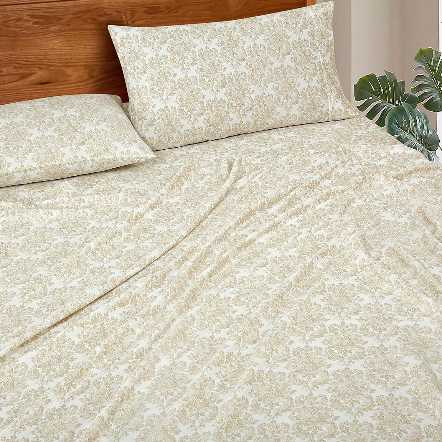Royalelinens ROYALE LINENS 300 Thread Count 100% Long Staple Combed Cotton Sheet Set - 4 Piece Queen Bed Sheets - 1 Fitted, 1 Flat & 2 Pill…