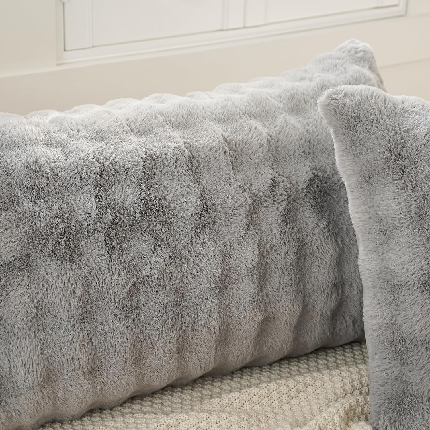 Uhamho Set of 2 Faux Fur Pillowcases, Luxury Bubble Waffle Carved Plush Standard Size Pillow Shams Soft and Furry, Zipper Closure (Gray, 20…