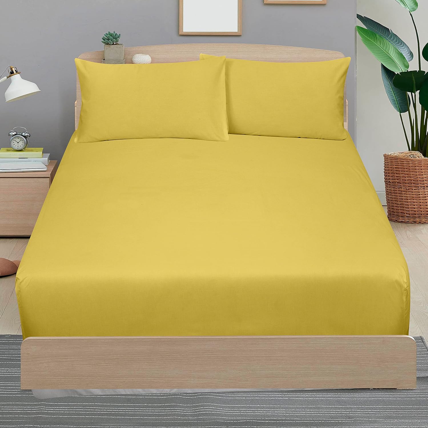 Royalelinens ROYALE LINENS 300 Thread Count 100% Long Staple Combed Cotton Sheet Set - 4 Piece Queen Bed Sheets - 1 Fitted, 1 Flat & 2 Pill…