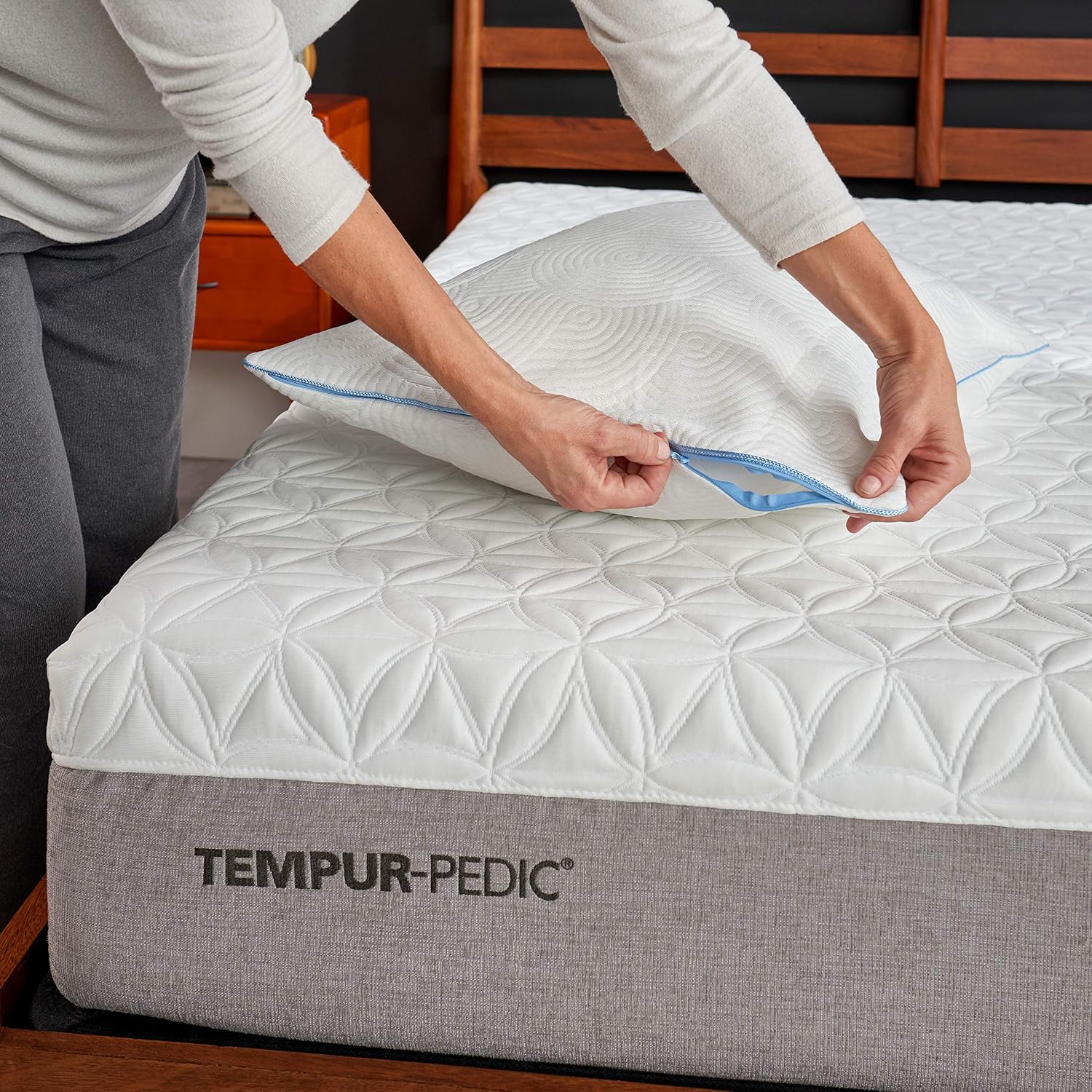 Tempur-Pedic® Tempur-Pedic Cool Luxury Contour Zippered Pillow Protector White