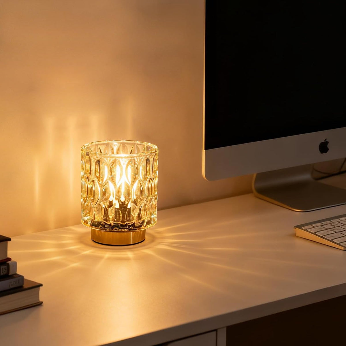 3.5"D x 4.5"W x 3.5"H glass table lamps, alternate view 8