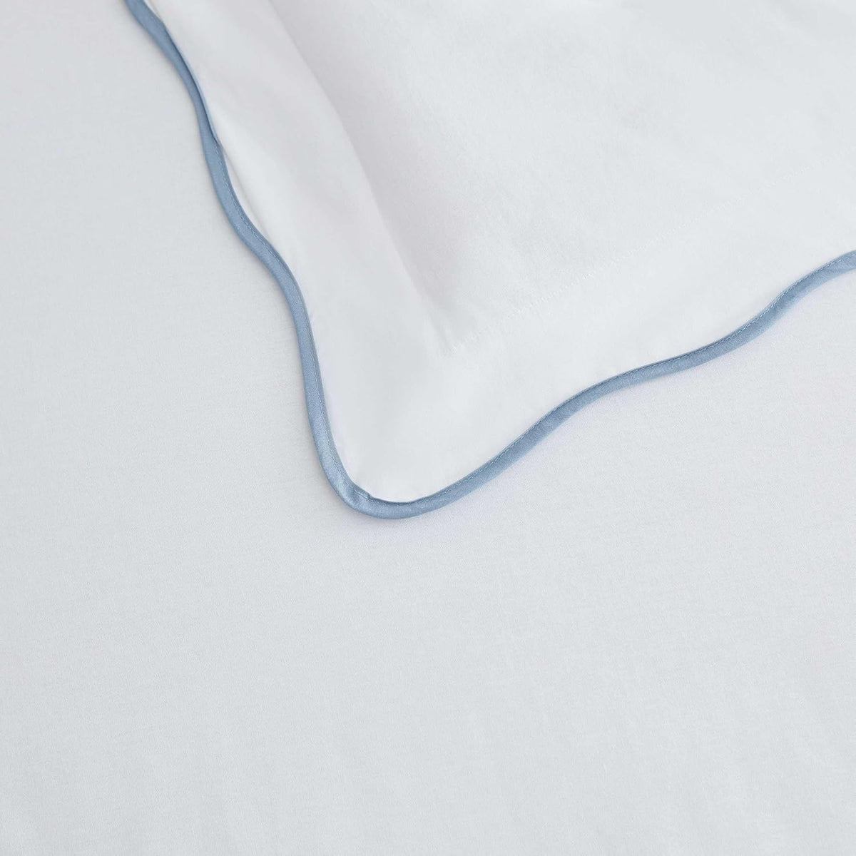 Queen cotton duvet covers in Simple Scallop Blue, alternate view 5