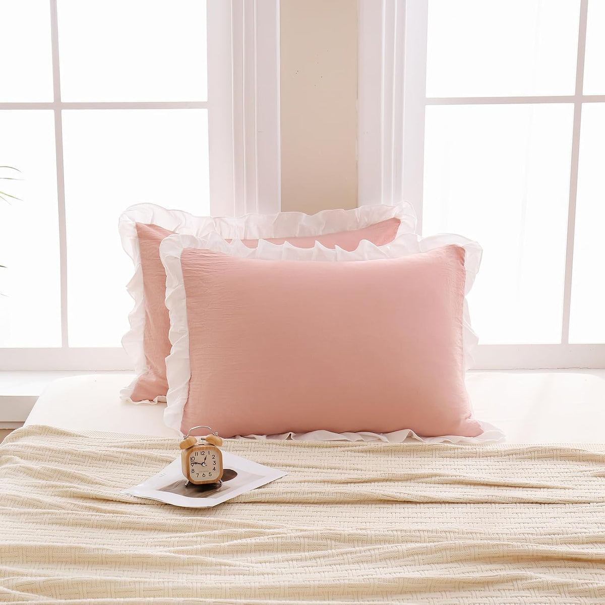 Queen (20''x30'') polyester pillow shams, alternate view 4