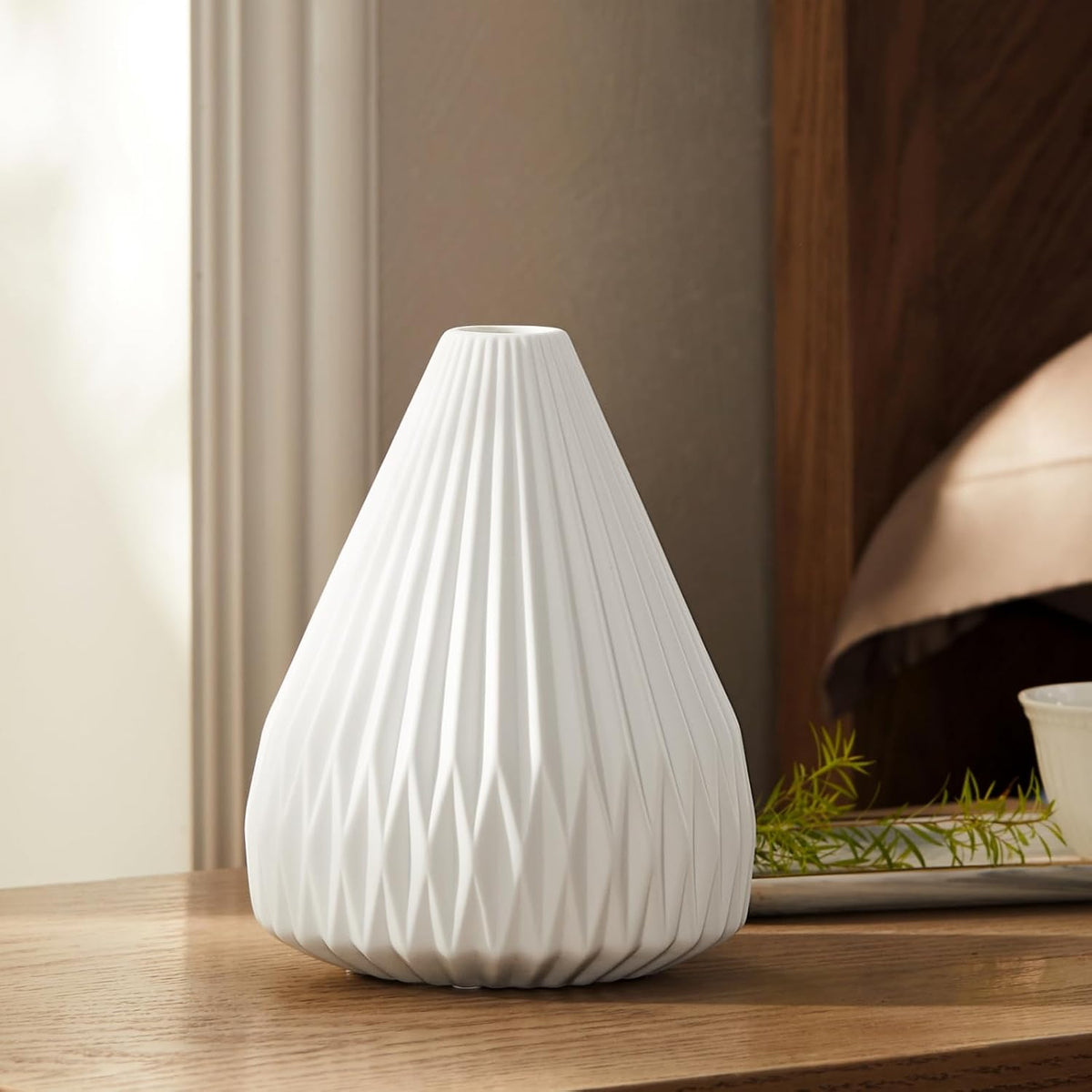 6.7"D x 6.7"W x 9.1"H ceramic table lamps, alternate view 4