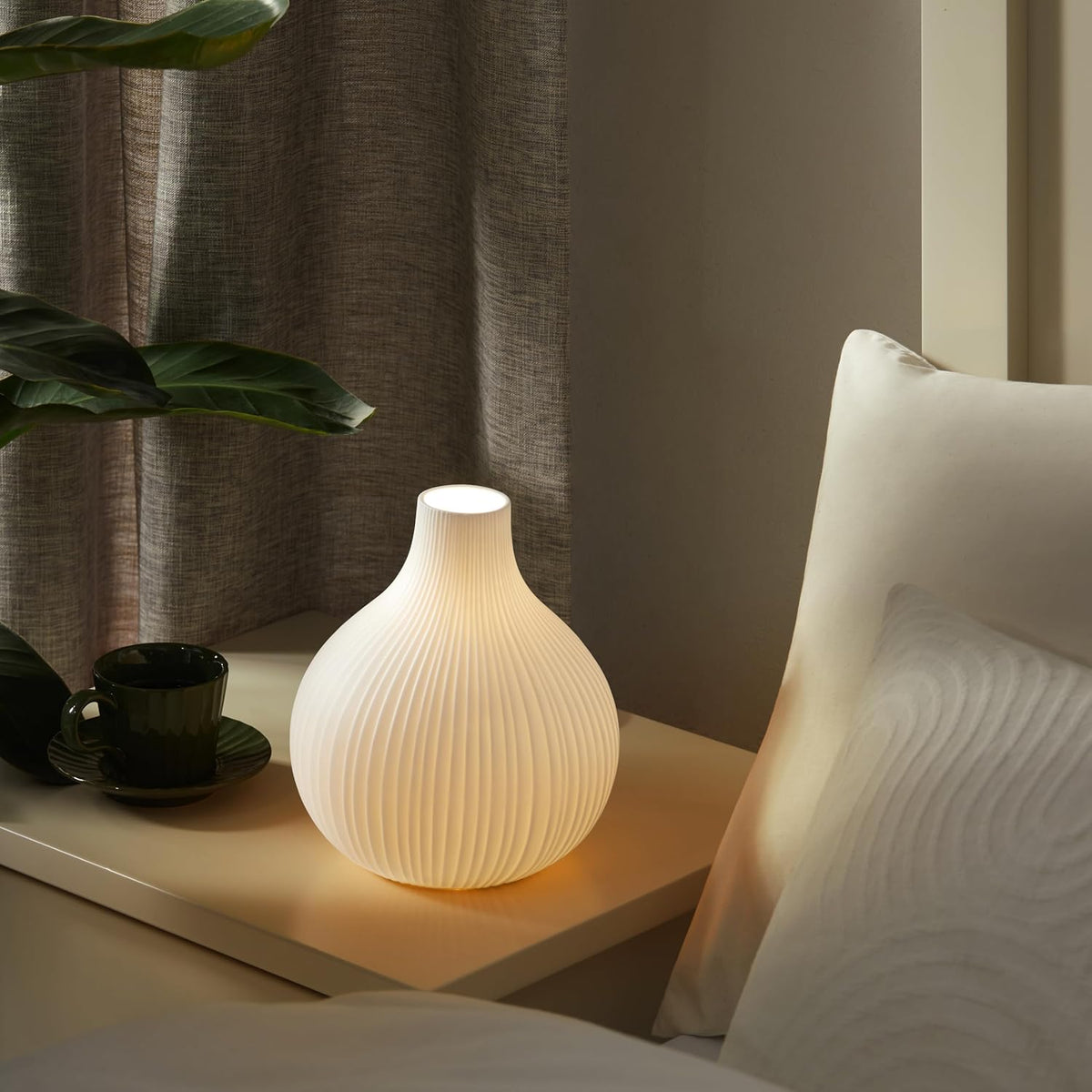 8"D x 8"W x 8.7"H ceramic table lamps, alternate view 5